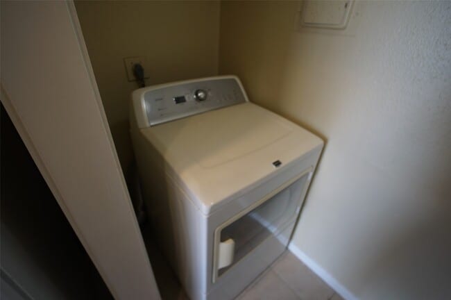 Building Photo - 8263 Sands Point Dr Unit 170