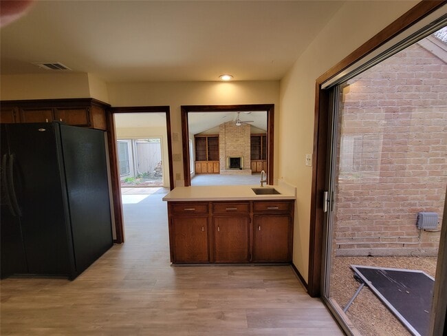 Photo - 406 Fox Briar Ln