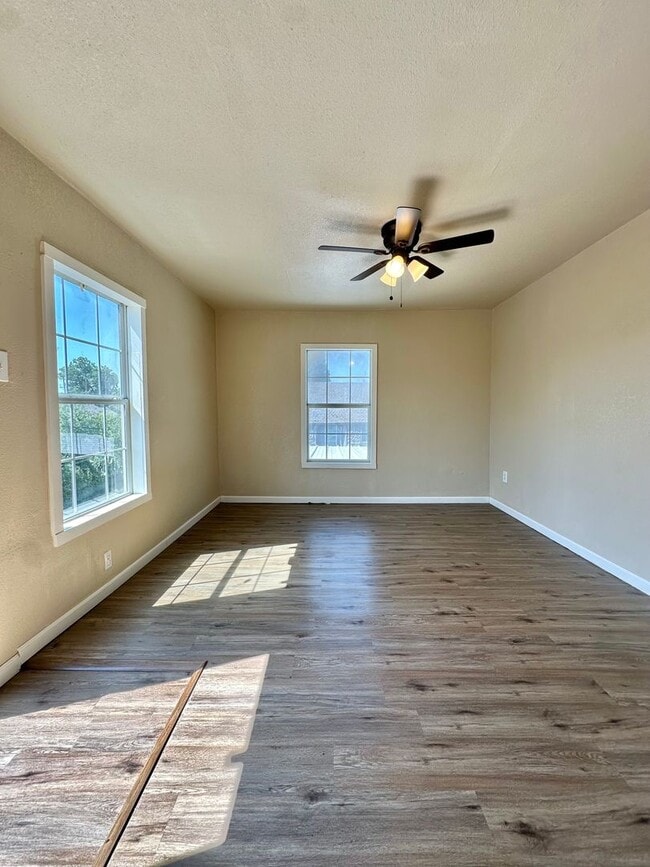 Photo - COMING SOON - Remodeled 1 Bedroom Apartment + Water/Sewer/Trash Included!