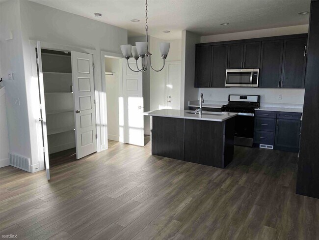 Photo - 4 br, 3.5 bath Townhome - 2021 South Sawmi...