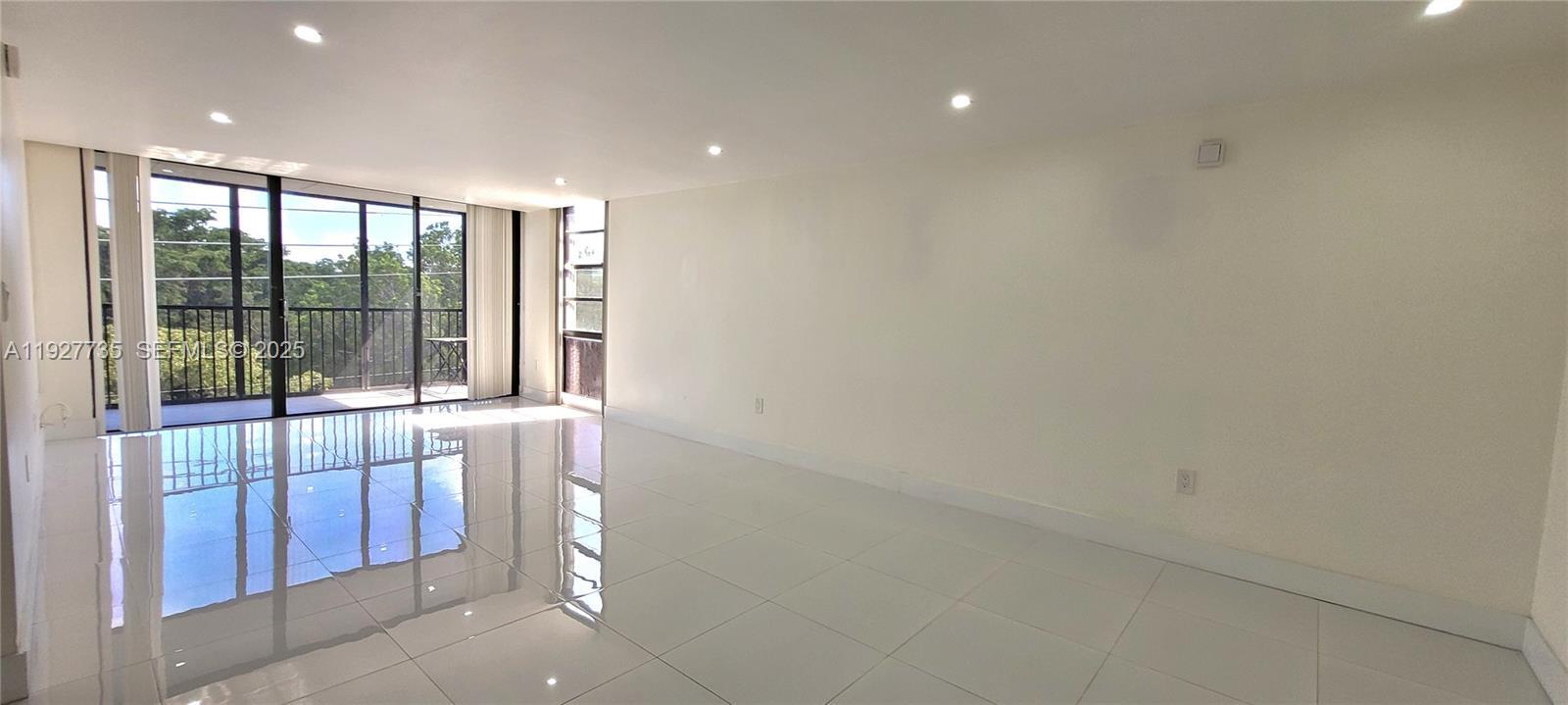 Photo - 2500 NE 135th St Unit C302