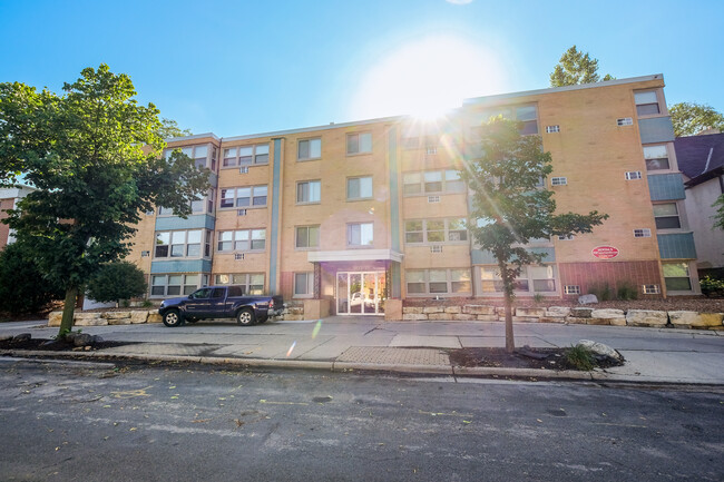 Colfax Terrace - Colfax Terrace Apartments