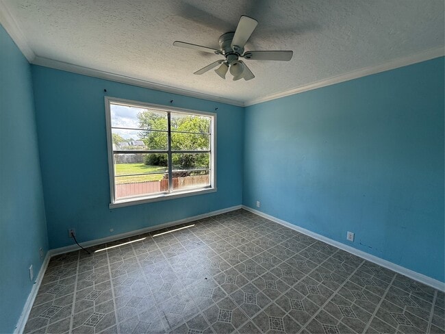 Building Photo - 1414 East Ave Unit B