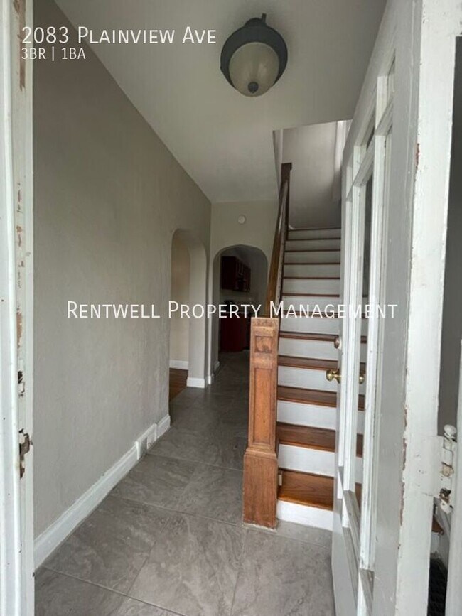 Photo - 2083 Plainview Ave