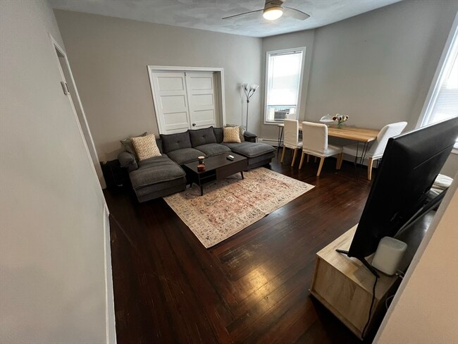 Photo - 158 Holland St Unidad 2