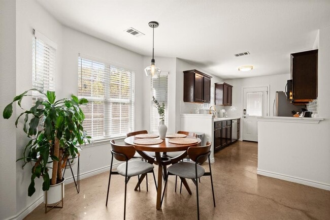 Photo - 7000 Villita Avenida