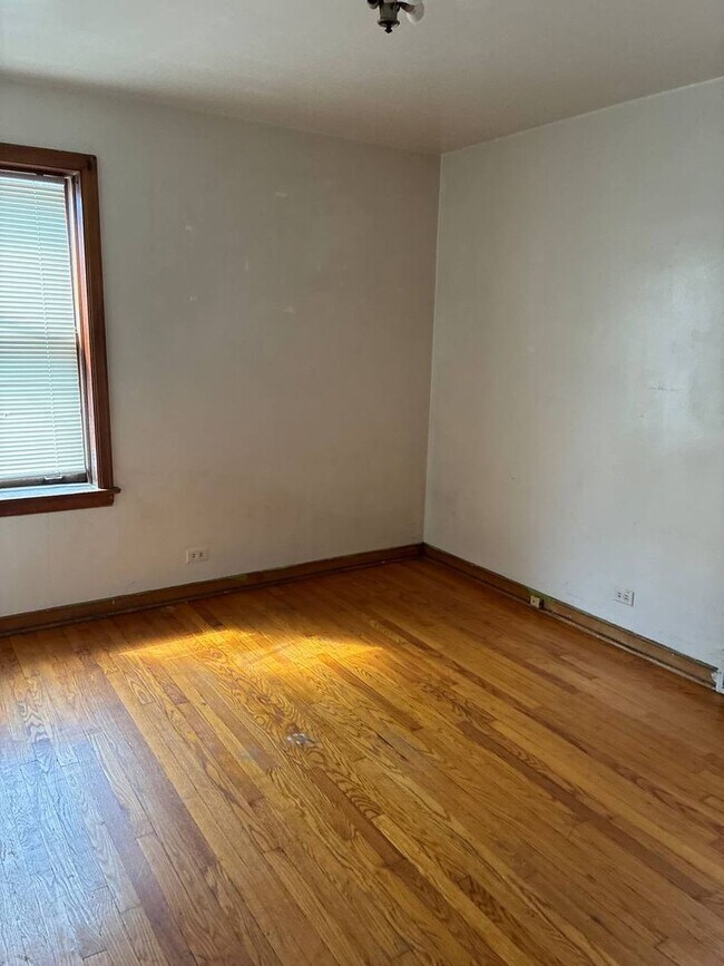 1322 N Austin Blvd Unit 1R
