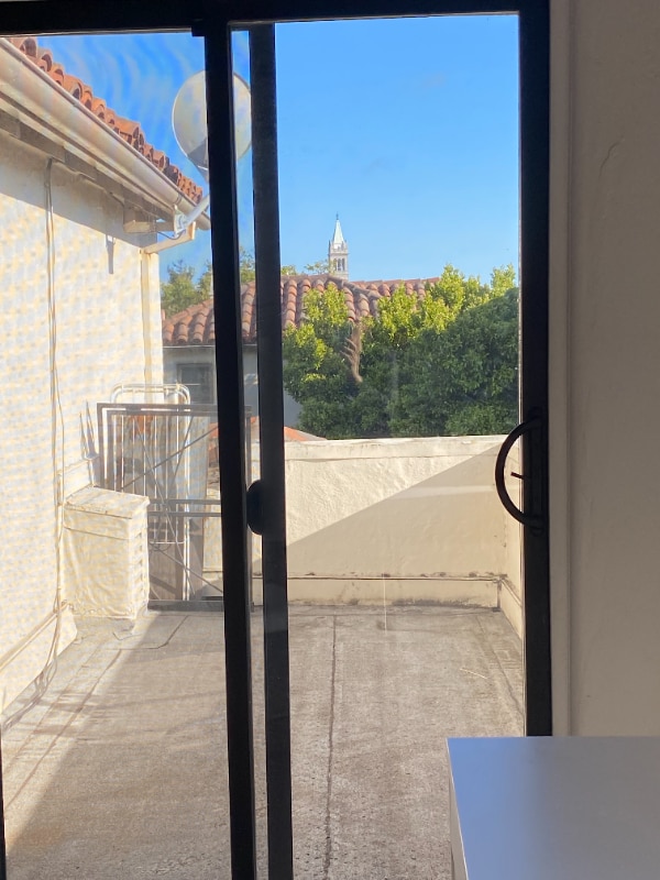 Photo - 1700 Le Roy Ave Unidad 4