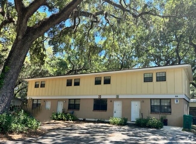 Building Photo - Island Townhouse-Close to Shopping and Beach!