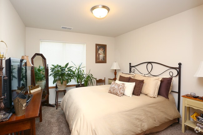 2BR, 2BA - Master Bedroom - Fox Crossing II