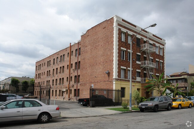 Photo - Natural Light Studio in Koreatown - Utilit...