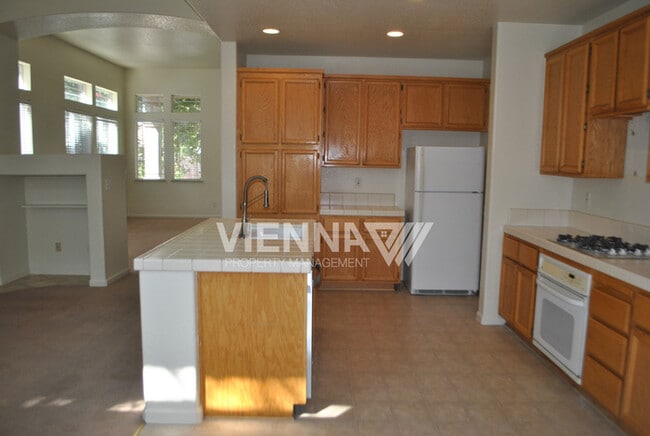 Photo - 7956 Robinson Dr