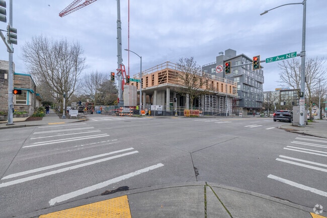 Photo - 5000 12th Ave NE