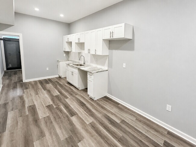 Photo - 3041 W Berks St