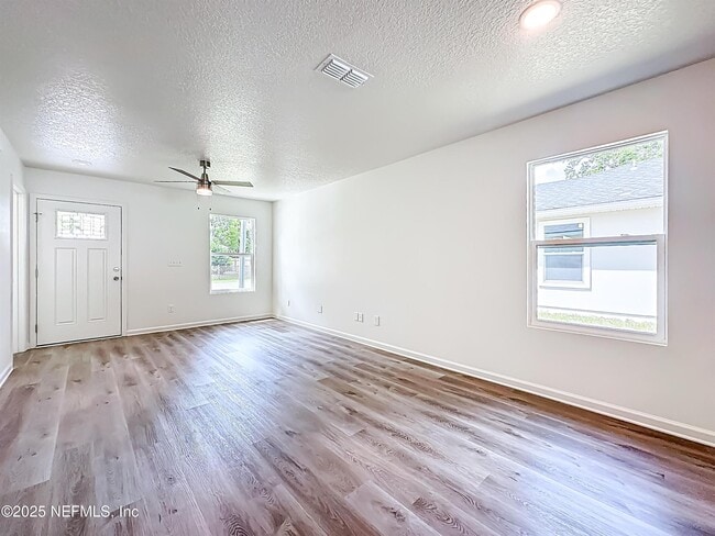 Photo - 788 W 5th St