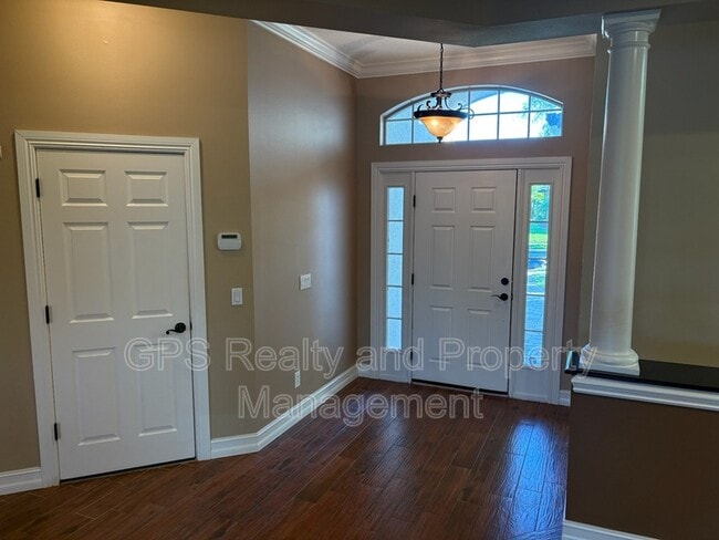 Photo - 878 Oakbranch Pl