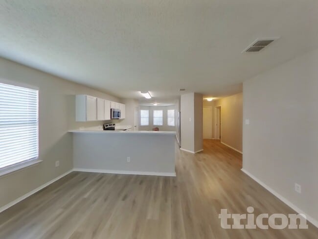 Photo - 1502 Warrington Way