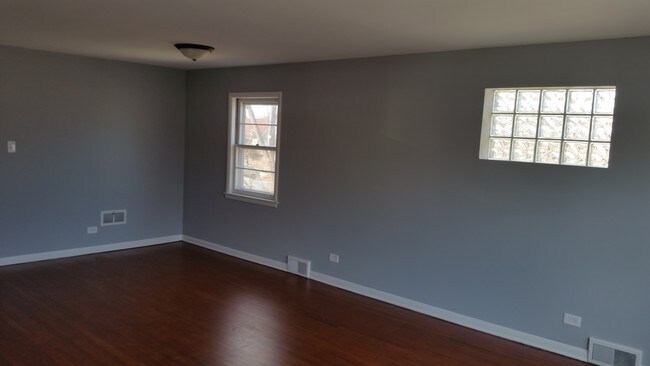 Living room & Dining room - 5612 Central N Ave Unit #1