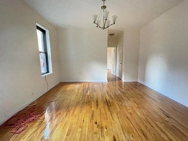 Photo - 351 E 21st St