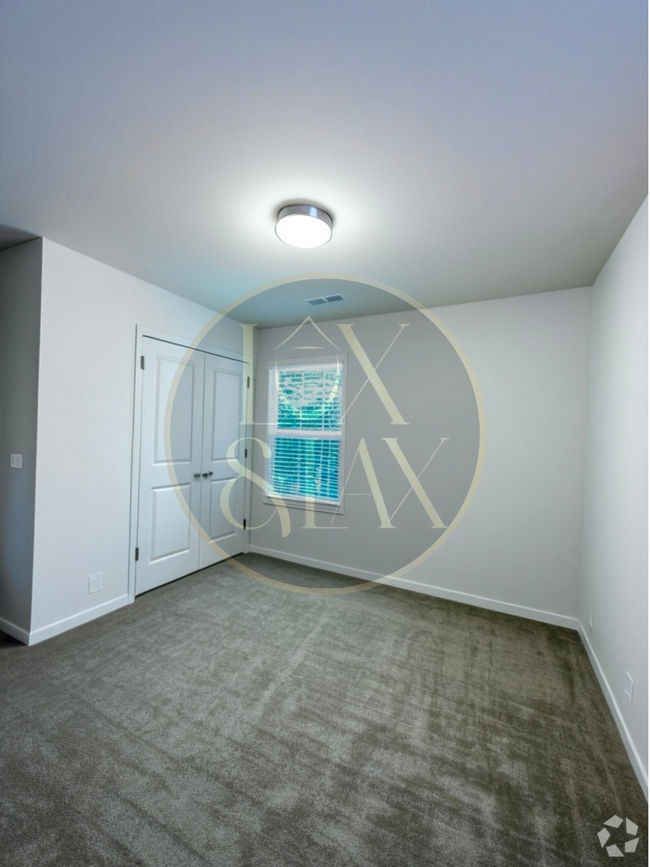 Building Photo - 1604 Lasalle St Rental