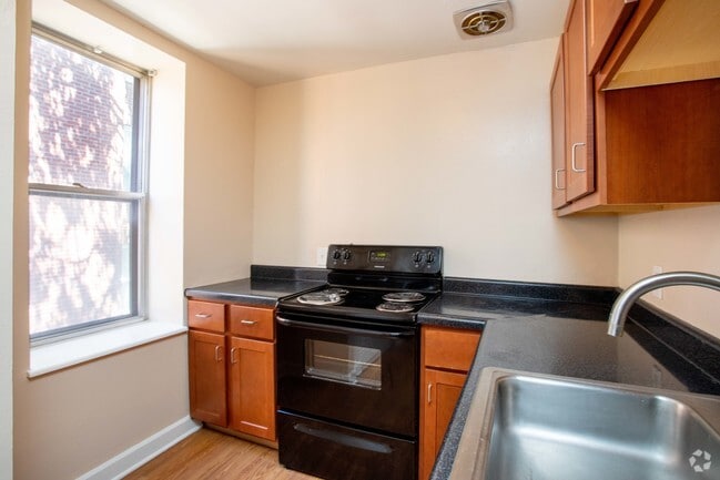 1BR, 1BA - 791 SF