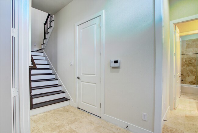 Photo - 48 N Hutcheson St