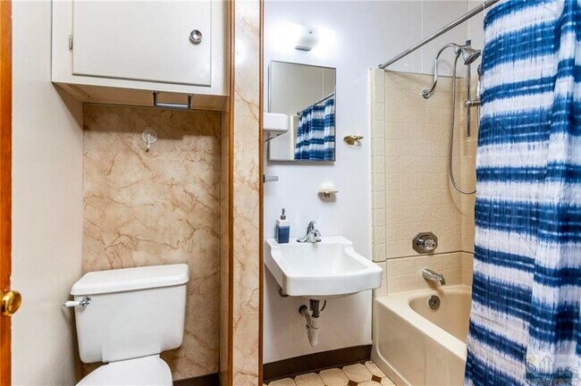 Photo - 824 Avenue C House