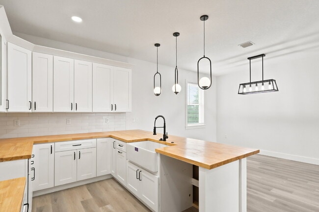Photo - 2138 W Nassau St Unit 2
