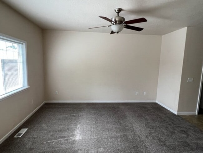 Photo - 3 BEDROOM TOWNHOME/ FENCED YARD/ ATTACHED GARAGE