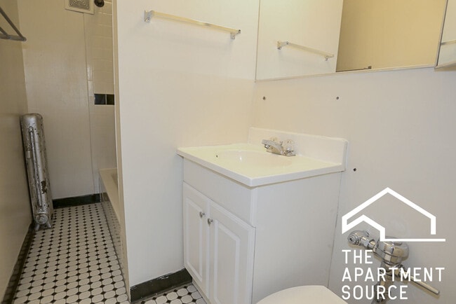 Photo - 3912 N Pine Grove Ave