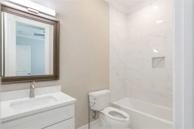 Photo - 2323 Leonidas St