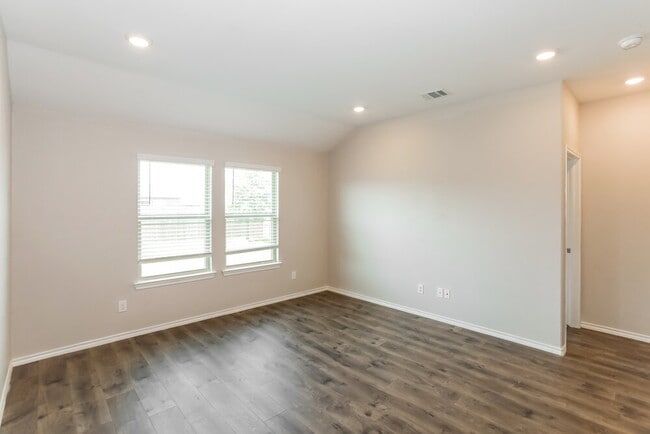 Photo - 980 Alton Dr