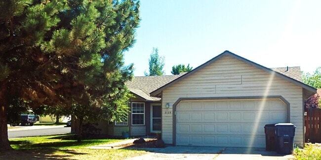 Building Photo - Quiet 3-bedroom 2 bath on cul-de-sac Rental