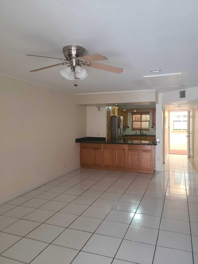 Photo - 2977 Riverside Dr Unidad 202