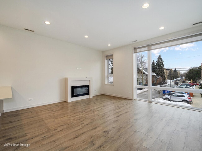 Photo - 4111 N Narragansett Ave Unit 204