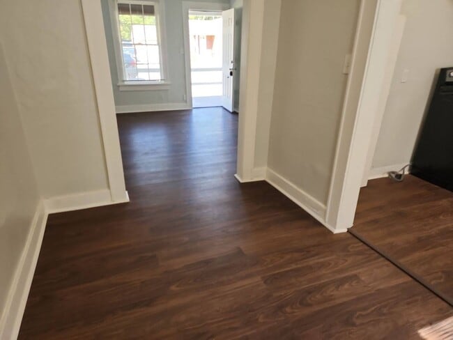 Photo - 1 Bed 1 Bath with wooden privacy fence