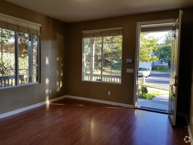 Building Photo - 664 Seaward Ave Rental