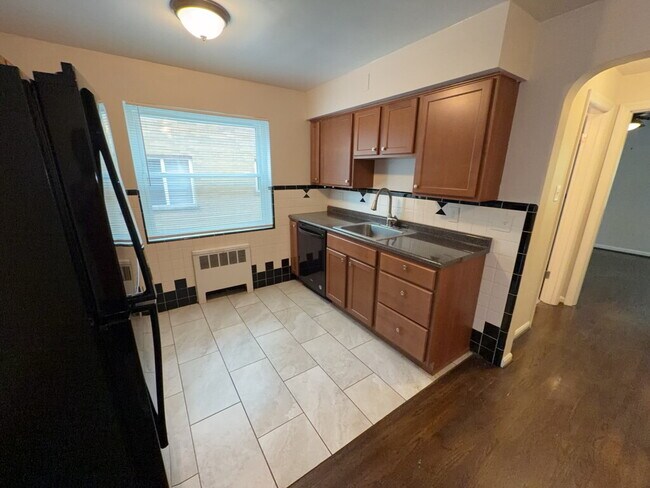 Photo - 3089 Glenmore Ave