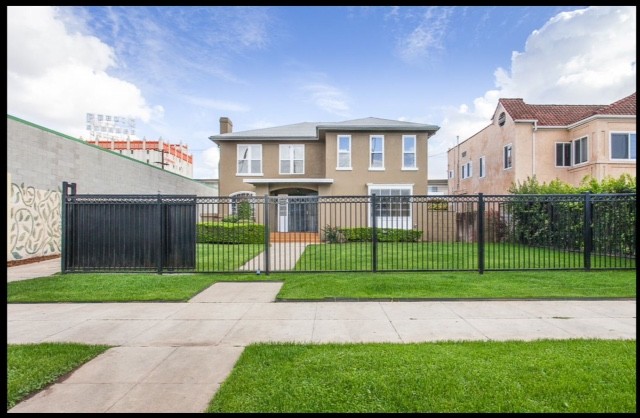 Front of Property - 1312 S Victoria Ave Apartments Unit 1312