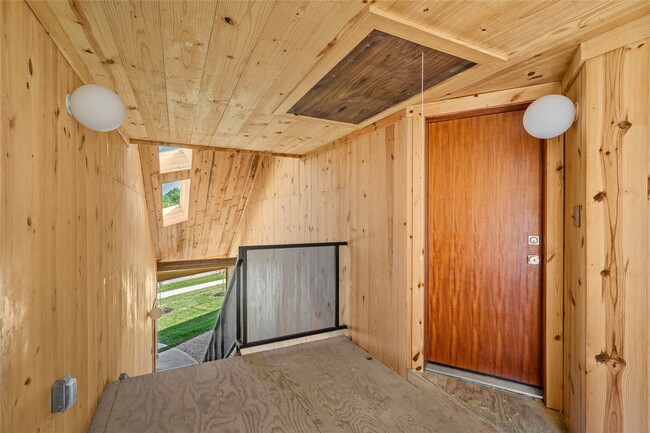 Photo - 4429 Woodside St