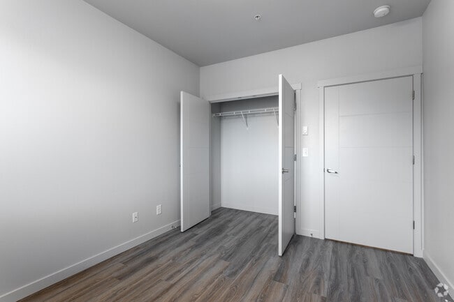 2BR, 2BA - 1,045 SF