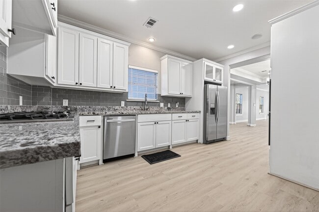 Photo - 1128 E 24th St