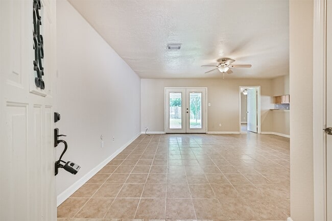 Photo - 1113 N Heron Dr