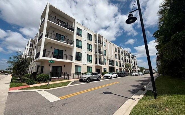 Building Photo - 8001 NW 41st St Unit #207