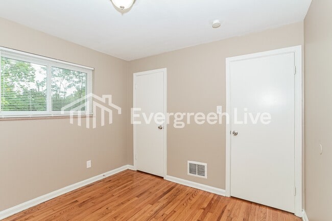 Photo - 154 Riddle Rd