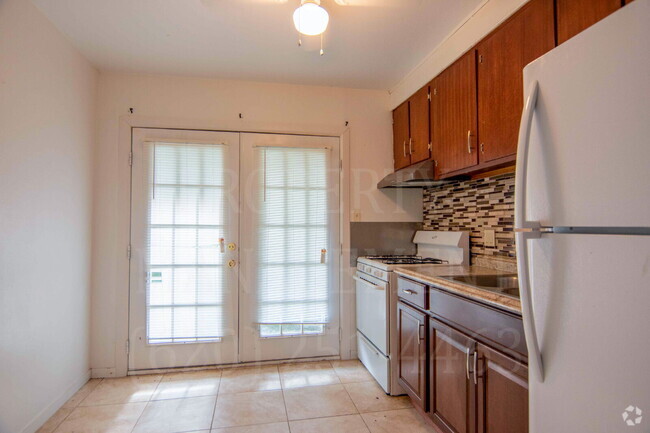 Building Photo - 2 Bedroom 1 Bath Clean Apt. Unit 27