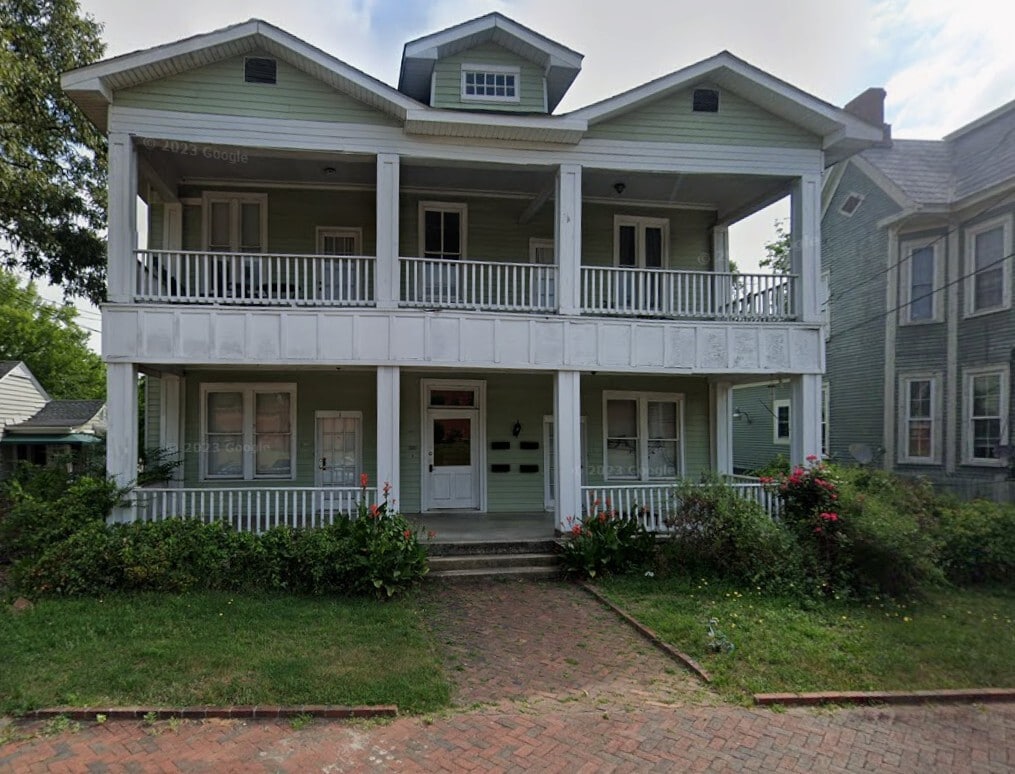 Photo - 1045 Bond St