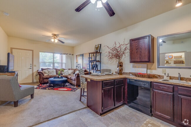 1BR, 1BA, 665SF- Living and Dining