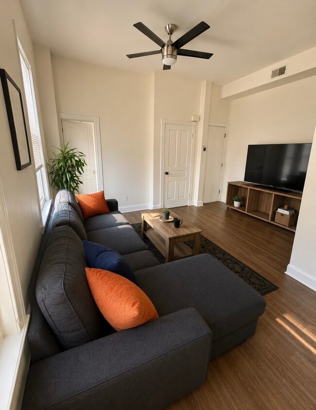 Photo - 1627 Wolf St Unidad 2nd floor