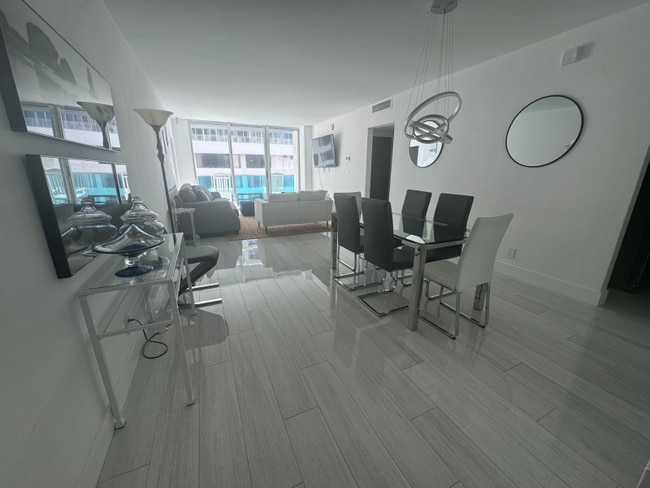 Building Photo - 4001 S Ocean Dr Rental